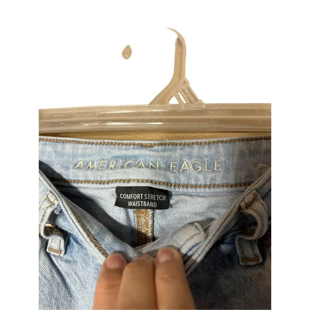 American Eagle Comfort Stretch Waistband‎ Ripped Mom Jeans Light Wash Size 4 - Picture 6 of 10